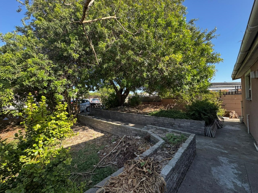 4 Bedroom Property for Sale in Rosedale Western Cape